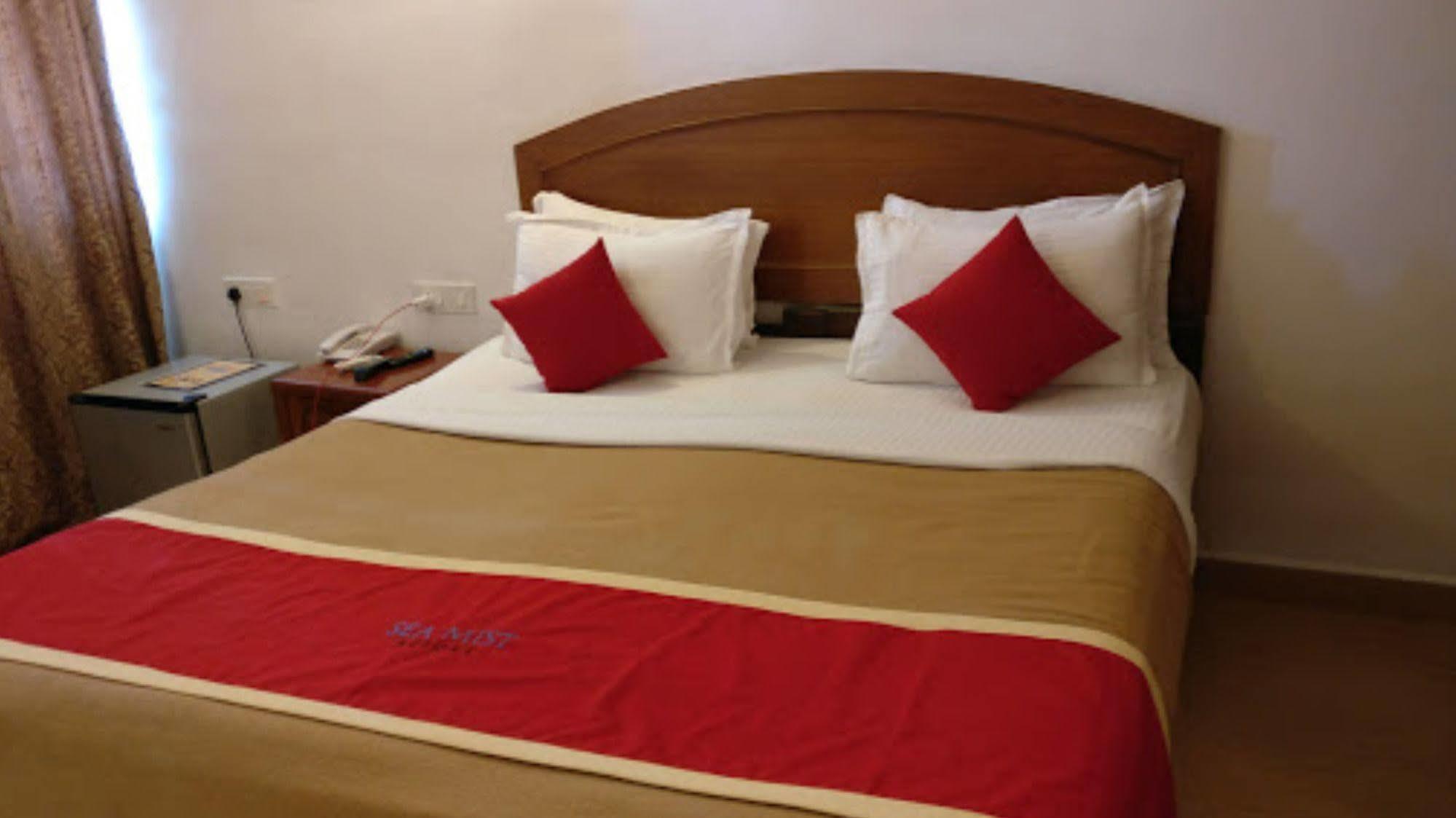 Sea Mist Resort Candolim Exterior foto